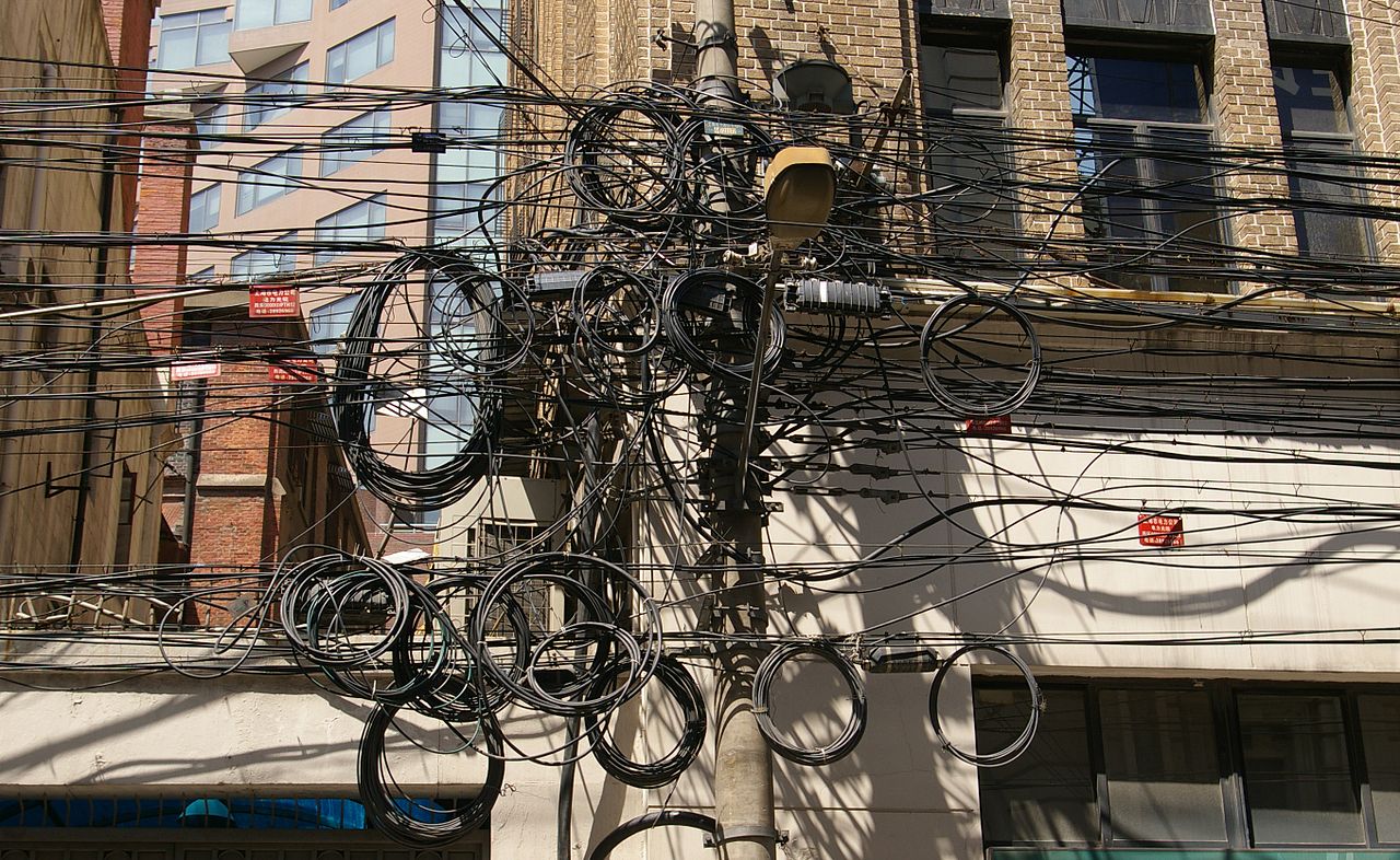 https://commons.wikimedia.org/wiki/Category:Electric_cables#/media/File:20090510_Shanghai_Jiangxi_road_wires.jpg